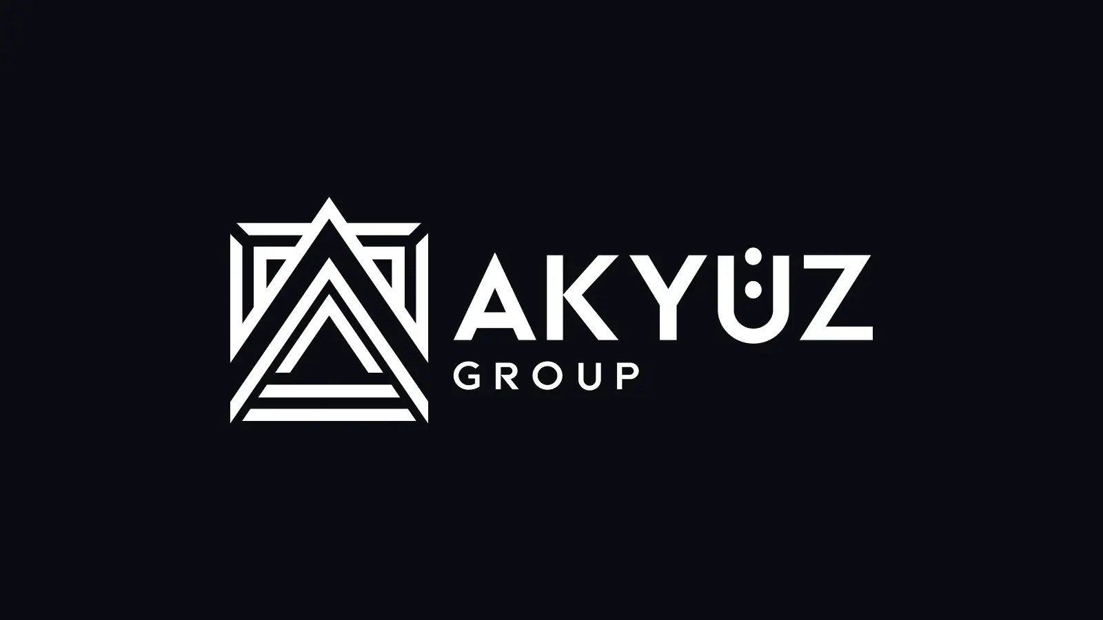 Akyüz Group logo tasarımı: koyu zeminde beyaz, kare çerçeve içinde iç içe üçgen amblem ve AKYÜZ GROUP yazısı