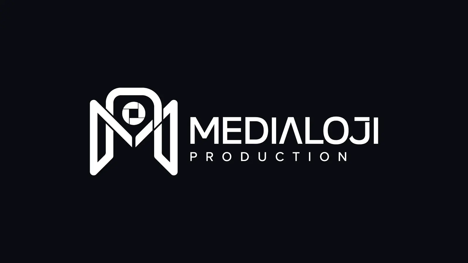 Medialoji Production logo tasarımı: koyu zeminde beyaz M monogramı ve MEDIALOJI PRODUCTION yazısı