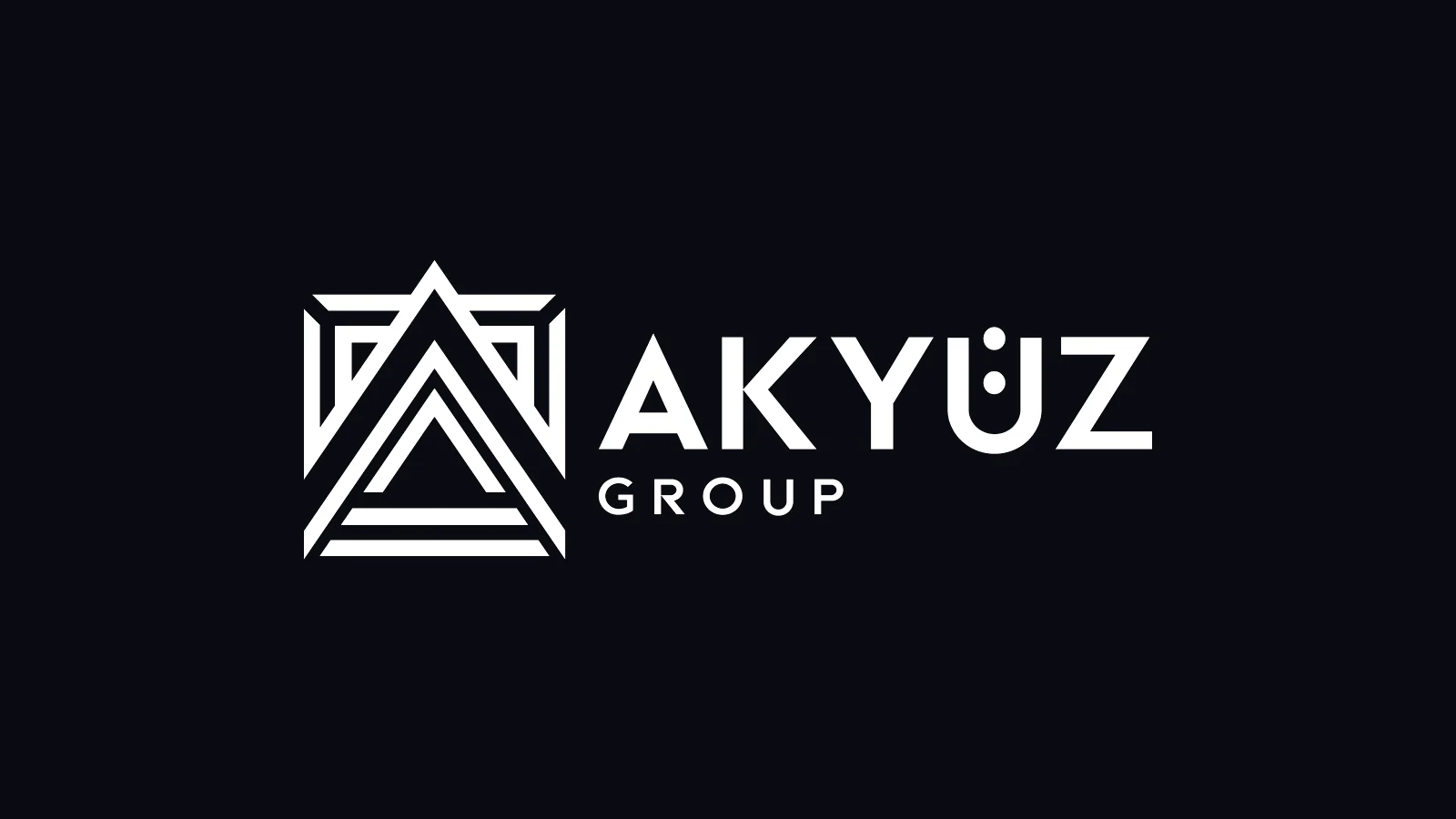 Akyüz Group logo tasarımı: koyu zeminde beyaz, kare çerçeve içinde iç içe üçgen amblem ve AKYÜZ GROUP yazısı